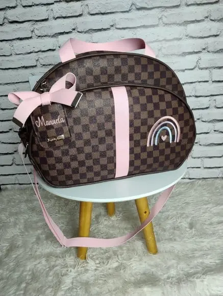 Bolsa Maternidade G Marrom com Detalhes Rosa Bebê Arco Íris