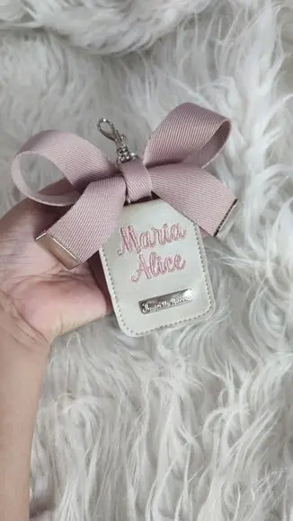 Chaveiro com Laço Bolsa Maternidade Bege Perolizado e Rose