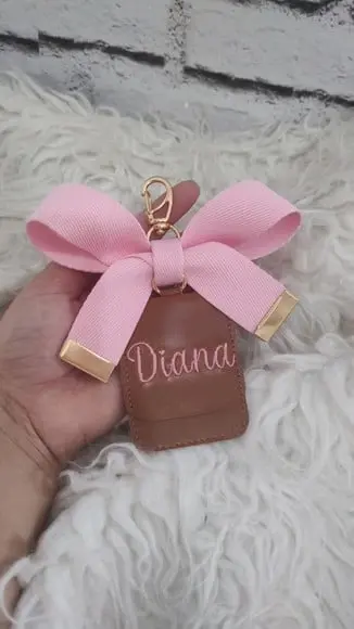 Chaveiro Caramelo Bolsa Maternidade com Tag Ferragem Dourada