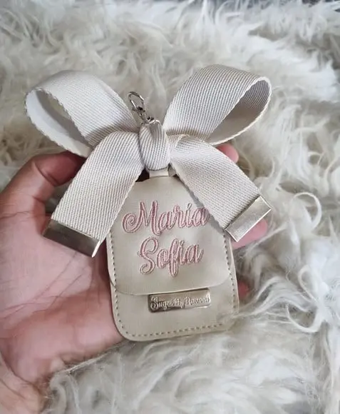 Chaveiro com Laço Bolsa Maternidade Todo Bege com Nome Rose