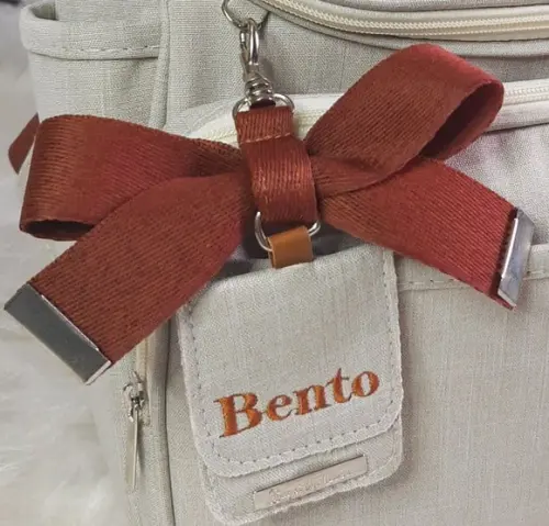 Chaveiro com laço de Bolsa Maternidade com tag