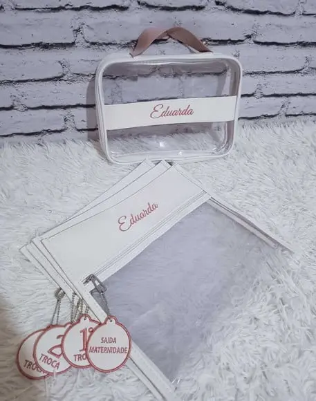 Kit 4 Saquinhos com Tag + 1 Malinha m Branco e Rose
