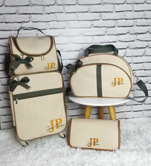 Kit Maternidade Linho Bege Caramelo Verde (mala de Rodinhas)