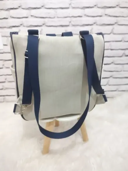 Mochila 2 em 1 linho luxo bege e azul marinho com tag