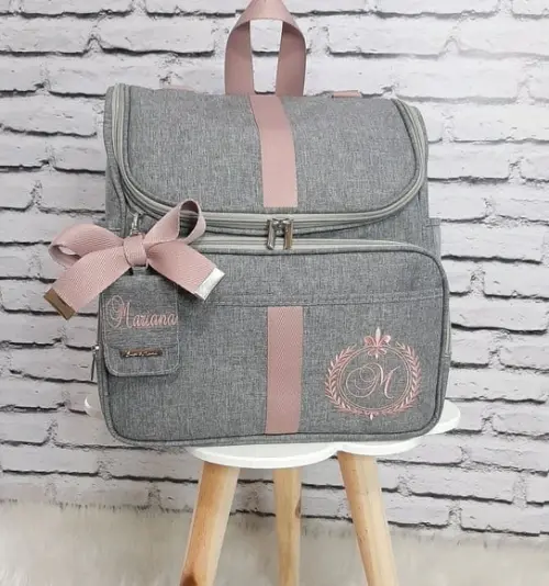 Mochila 2 em 1 Linho Luxo Cinza Fita Rose Tag Personalizada