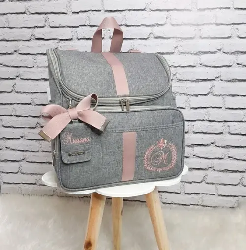 Mochila 2 em 1 Linho Luxo Cinza Fita Rose Tag Personalizada