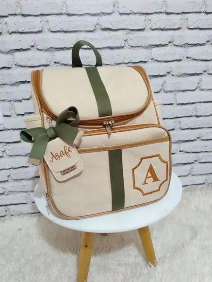 Mochila Maternidade 2 em 1 Aveia com Verde e Caramelo