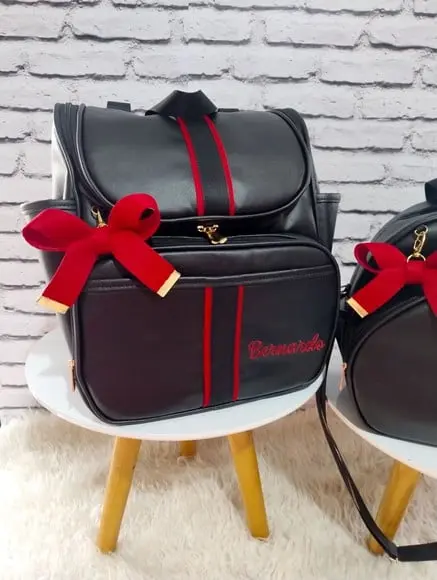 Mochila Maternidade 2 em 1 Preta com Detalhes em Vermelho