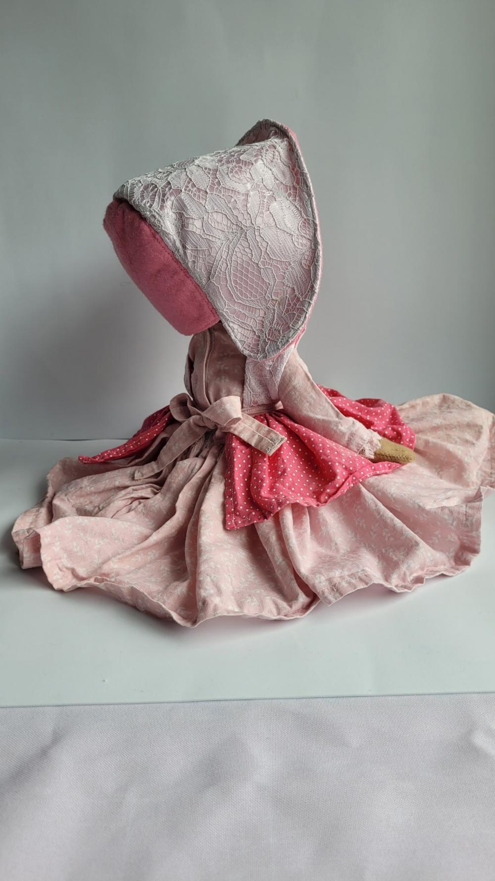 Boneca Artesanal em Feltro – Delicadeza que Encanta ✨