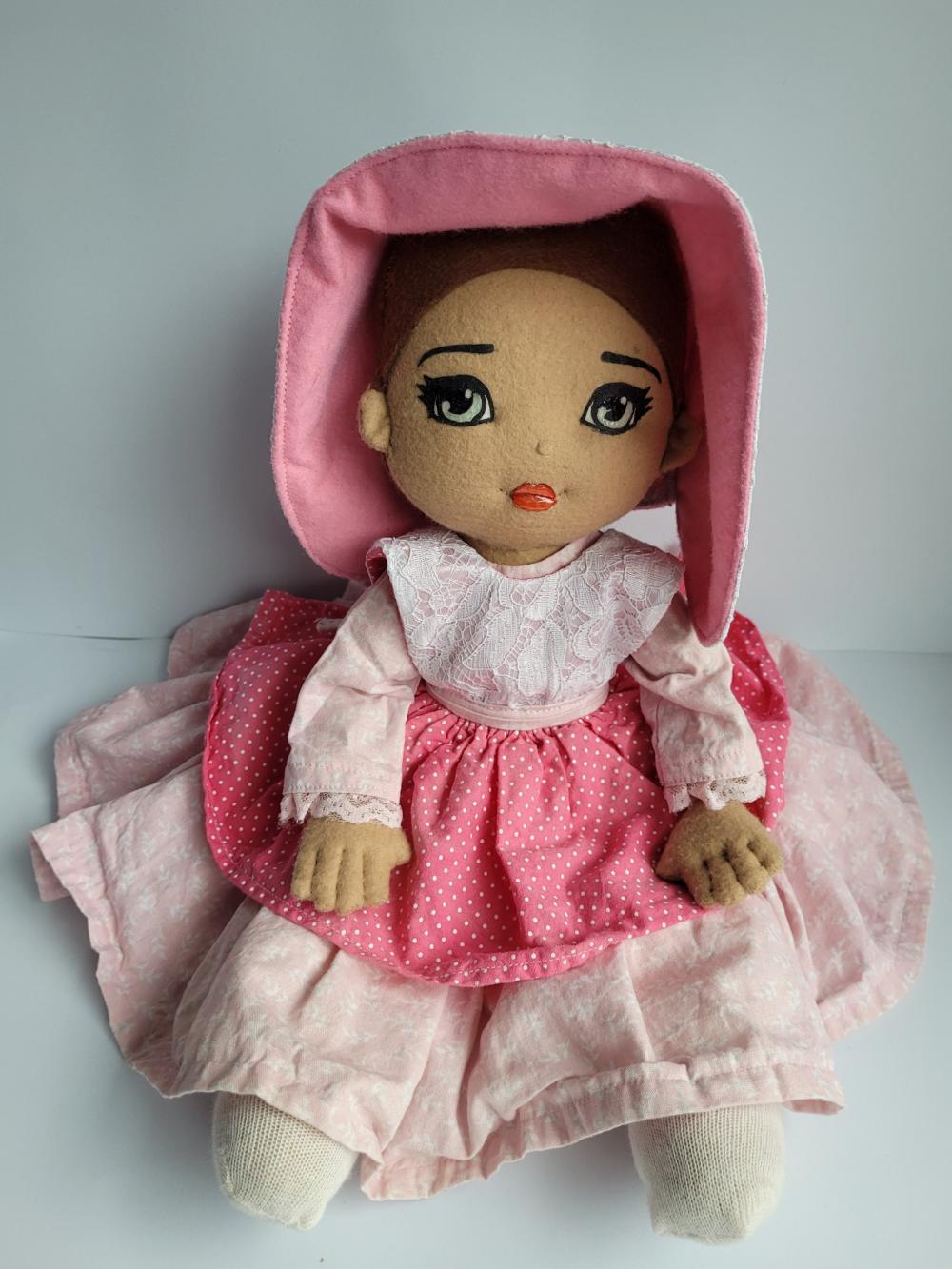 Boneca Artesanal em Feltro – Delicadeza que Encanta ✨