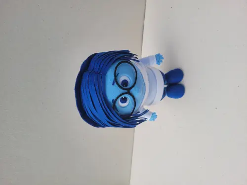✨ Boneca Decorativa Azul – Estilo Emocional | Fofa e Cheia de