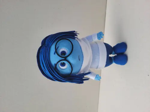 ✨ Boneca Decorativa Azul – Estilo Emocional | Fofa e Cheia de