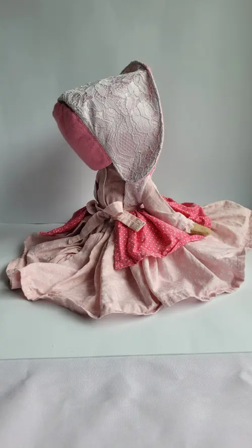 Boneca Artesanal em Feltro – Delicadeza que Encanta ✨