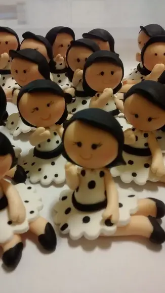 Bonequinha em biscuit