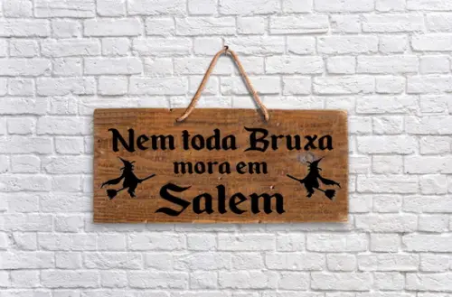 Placa Decorativa Madeira Bruxa Salem