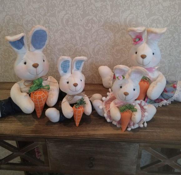 Família de Coelhos 4 Peças Mais 4 Cenouras
