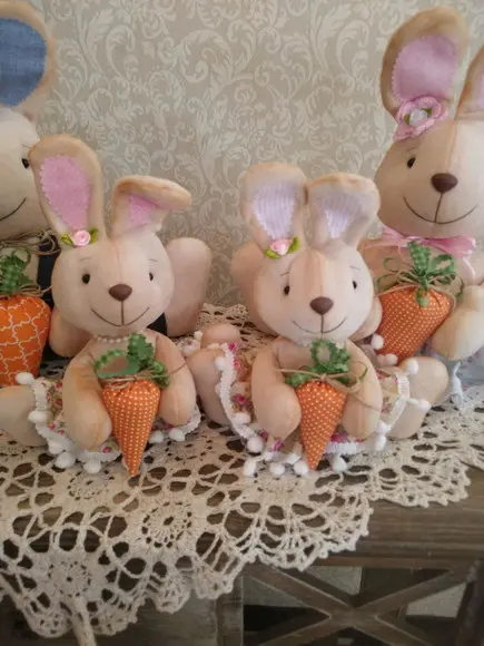 Família de Coelhos 4 Peças Páscoa Decoração