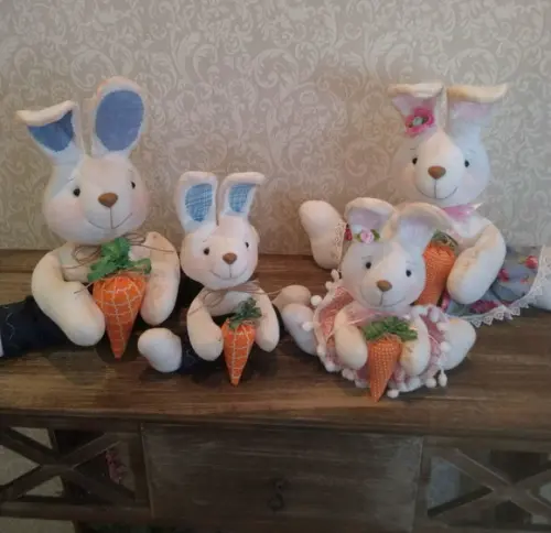 Família de Coelhos 4 Peças Mais 4 Cenouras