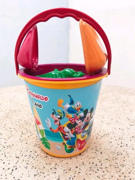 Balde de praia Turma do Mickey
