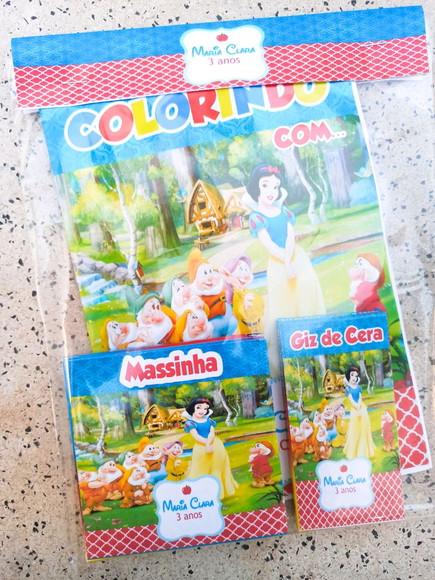 Kit colorir e massinha Branca de Neve