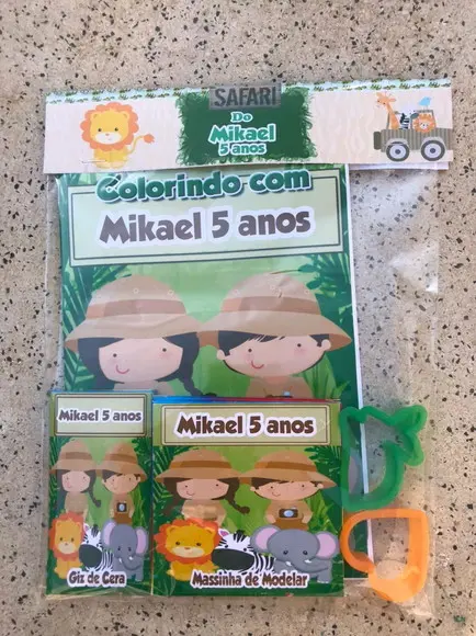 Kit colorir + massinha + cortadores