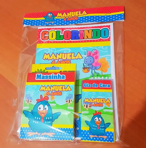 Kit colorir e massinha Galinha pintadinha