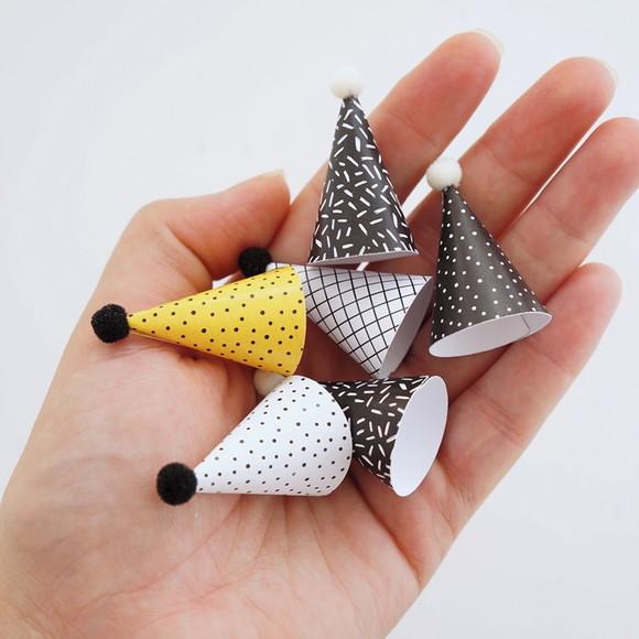 Miniatura Chapeuzinhos (12 Un.) - Enfeite Brinquedos e Doces