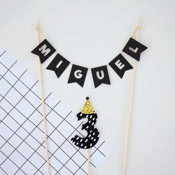 Topo de Bolo - Aniversário ou Mesversário - Bandeirinhas