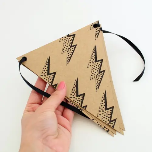 Varal Bandeirinhas de Papel Estampadas - Coleção Rock Kraft