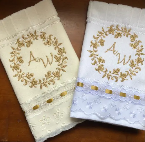Toalha bordada para lembrancinha de casamento