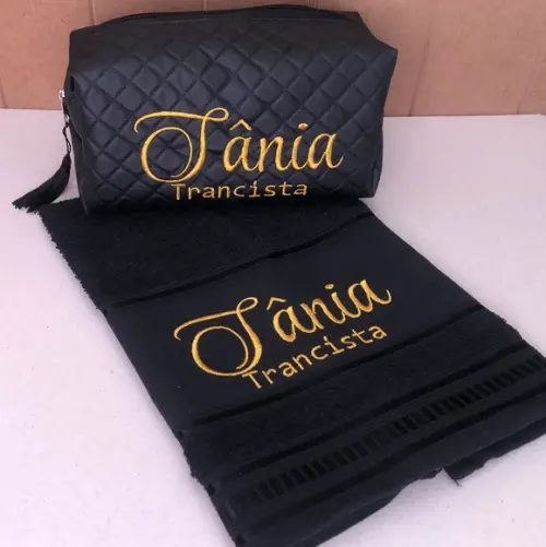 Kit Toalha de Rosto e Necessaire na cor preta