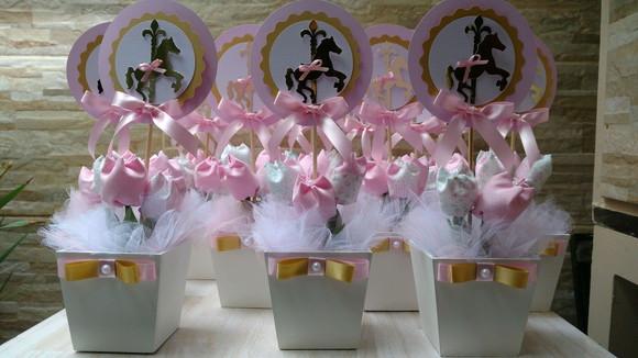 Centro de Mesa Carrossel Encantado Rosa e Dourado