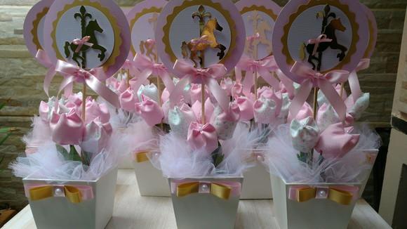 Centro de Mesa Carrossel Encantado Rosa e Dourado