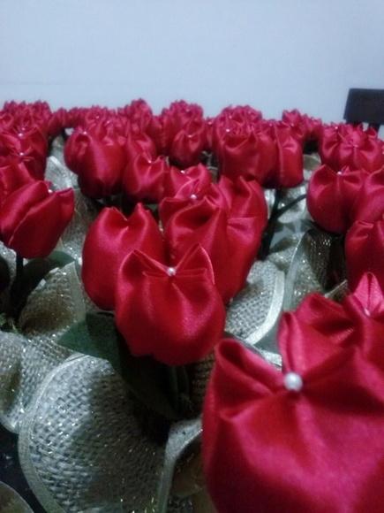 Vasinho de tulipas de cetim