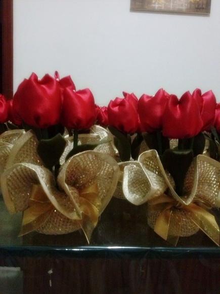 Vasinho de tulipas de cetim