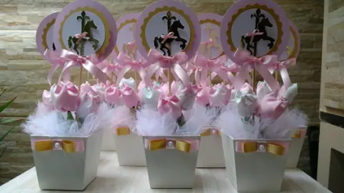 Centro de Mesa Carrossel Encantado Rosa e Dourado