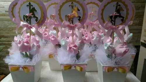 Centro de Mesa Carrossel Encantado Rosa e Dourado