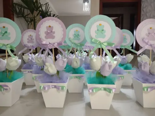 Centro de Mesa Chá Revelação Lilás e Verde