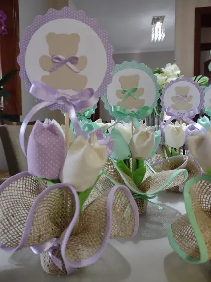 Centro de Mesa Chá Revelação Lilás e Verde