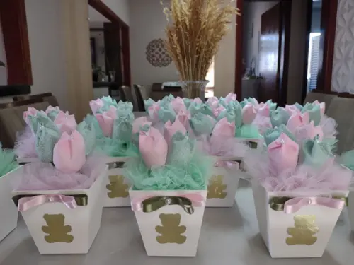 Centro de Mesa Chá Revelação Rosa e Verde