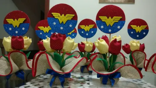 Centro de Mesa Mulher Maravilha
