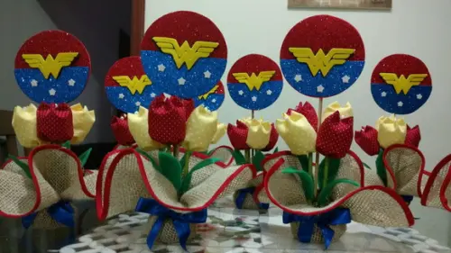 Centro de Mesa Mulher Maravilha