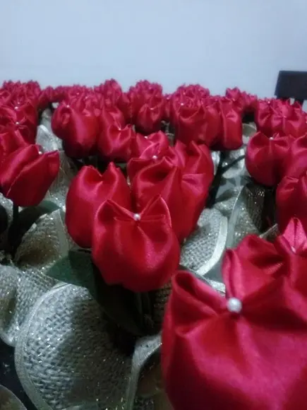 Vasinho de tulipas de cetim