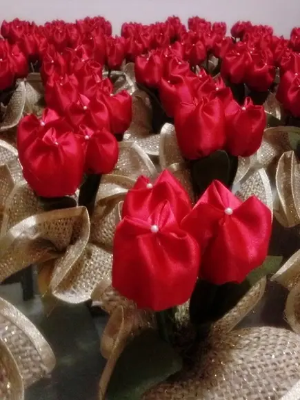 Vasinho de tulipas de cetim