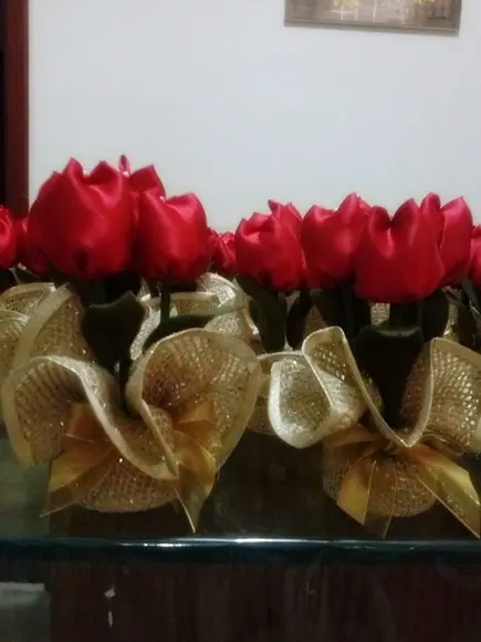 Vasinho de tulipas de cetim