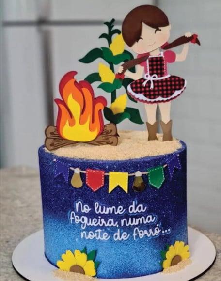 no Lume da Fogueira Numa Noite de Forro Topo de Bolo Junino