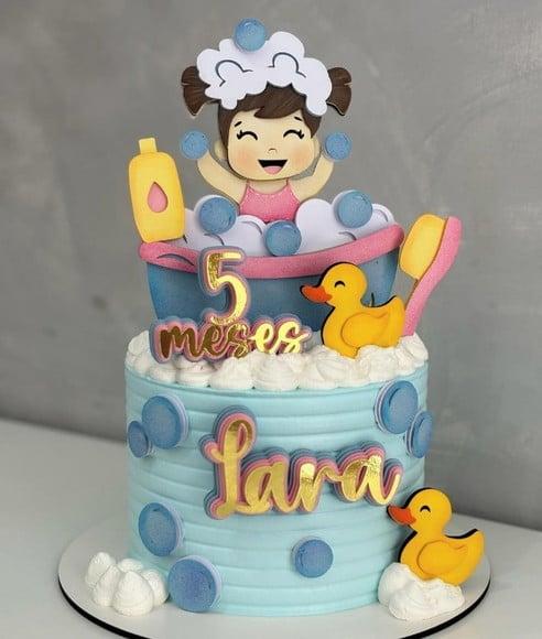 Topo de Bolo Menina na Banheira Banho