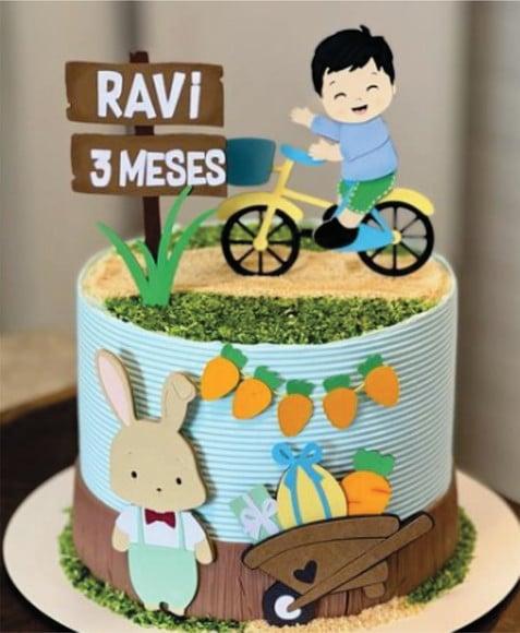 Topo de Bolo Páscoa Menino na Bicicleta