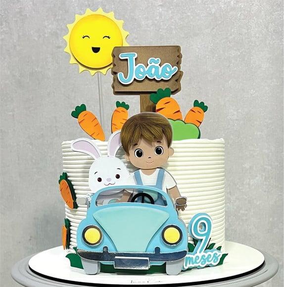 Topo de Bolo Páscoa Menino no Carrinho