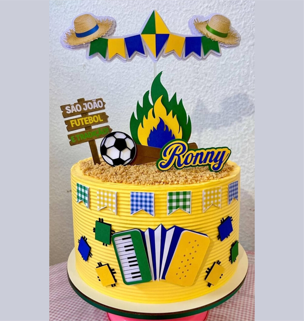 Topo de Bolo Futebol Brasil Junino